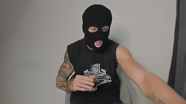 Huntall77 online show from November 11, 2025, 7:03 pm