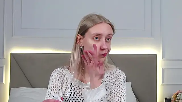 Snapshot of RachaelCute chatting on February 7, 2026, 9:35 am RachaelCute online show from February 7, 2026, 9:35 am