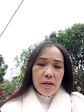 Feeling-hot online show from December 4, 2025, 7:39 am