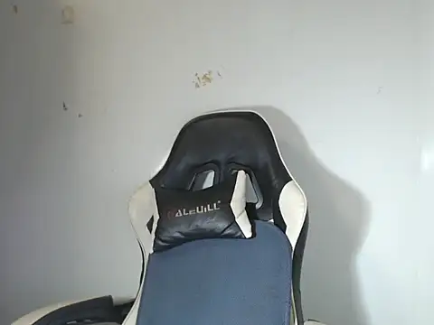 Snapshot of andy_cummy27 chatting on December 5, 2025, 1:31 pm andy cummy27 online show from December 5, 2025, 1:31 pm