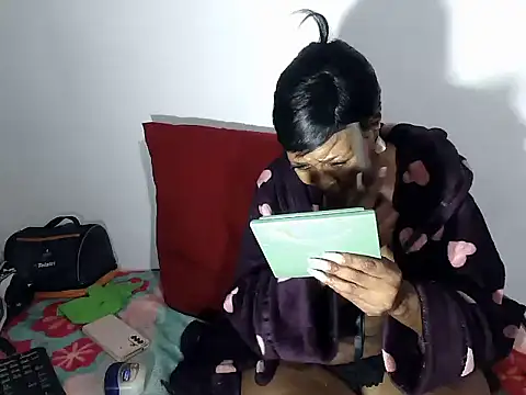 Snapshot of GucciladyXXXX chatting on November 20, 2025, 8:30 pm GucciladyXXXX online show from November 20, 2025, 8:30 pm