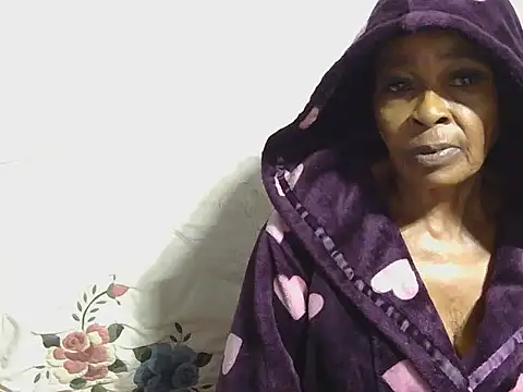 Snapshot of GucciladyXXXX chatting on February 16, 2026, 6:20 am GucciladyXXXX online show from February 16, 2026, 6:20 am