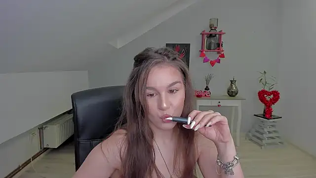 Snapshot of LouannaHart chatting on February 13, 2026, 4:52 am LouannaHart online show from February 13, 2026, 4:52 am