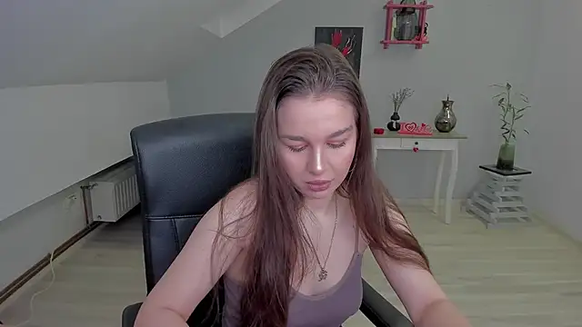 Snapshot of LouannaHart chatting on February 25, 2026, 4:44 am LouannaHart online show from February 25, 2026, 4:44 am