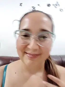 Snapshot of LaLey2702 chatting on November 28, 2025, 2:14 am LaLey2702 online show from November 28, 2025, 2:14 am