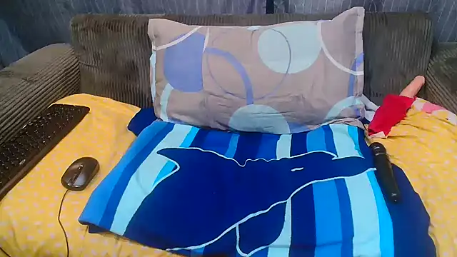 DarkCherryx online show from April 12, 2026, 7:57 am