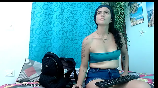 salomesmit666 online show from November 19, 2025, 7:14 pm