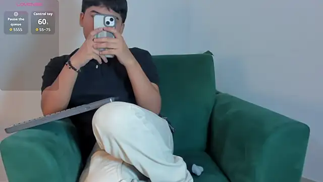 3guy3 online show from November 12, 2025, 7:24 pm