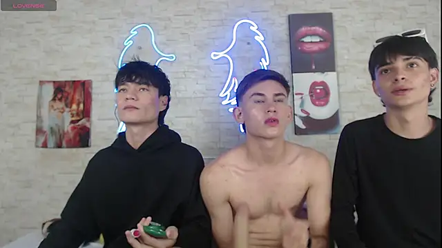 axel milo kairo and noa online show from November 15, 2025, 8:38 pm