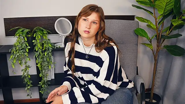 YeeVella online show from November 11, 2025, 6:13 am