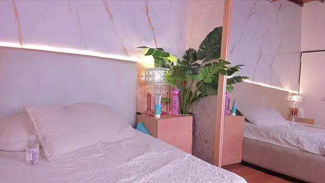 Snapshot of april_grey11 chatting on December 19, 2025, 6:37 pm april grey11 online show from December 19, 2025, 6:37 pm