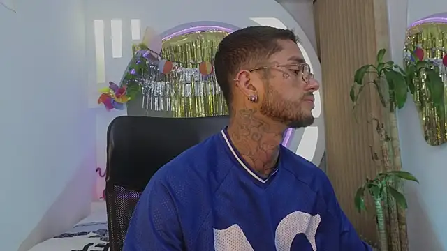 Snapshot of Alanrodgers chatting on April 15, 2026, 12:01 pm Alanrodgers online show from April 15, 2026, 12:01 pm