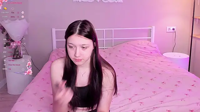 Snapshot of luxmeltmoon chatting on December 19, 2025, 3:57 am luxmeltmoon online show from December 19, 2025, 3:57 am