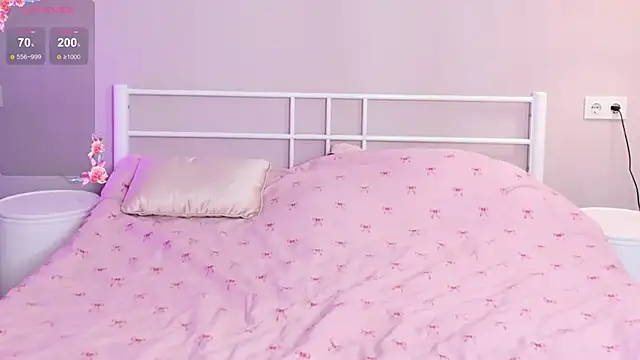 Snapshot of luxmeltmoon chatting on January 15, 2026, 7:46 am luxmeltmoon online show from January 15, 2026, 7:46 am