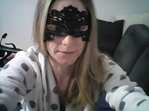 Snapshot of MelleEloa chatting on November 24, 2025, 10:20 pm MelleEloa online show from November 24, 2025, 10:20 pm