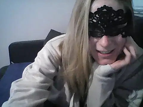 Snapshot of MelleEloa chatting on November 26, 2025, 10:11 pm MelleEloa online show from November 26, 2025, 10:11 pm