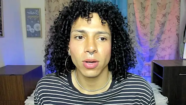 Angel White25 online show from December 22, 2025, 10:40 pm