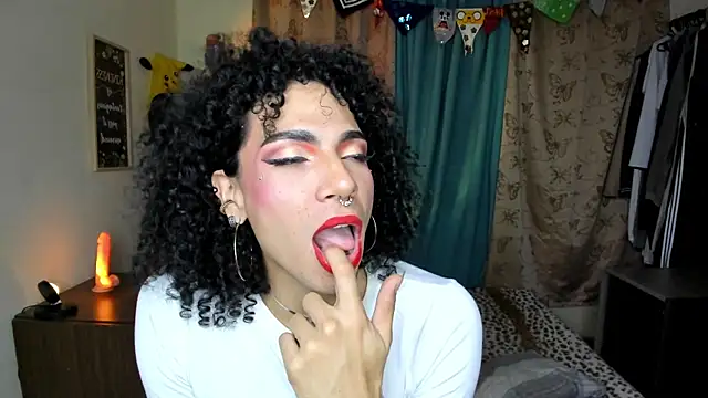 Snapshot of Angel_White25 chatting on June 21, 2026, 4:04 am Angel White25 online show from June 21, 2026, 4:04 am