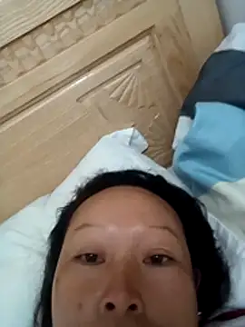 girl-hot2x online show from November 24, 2025, 9:47 pm