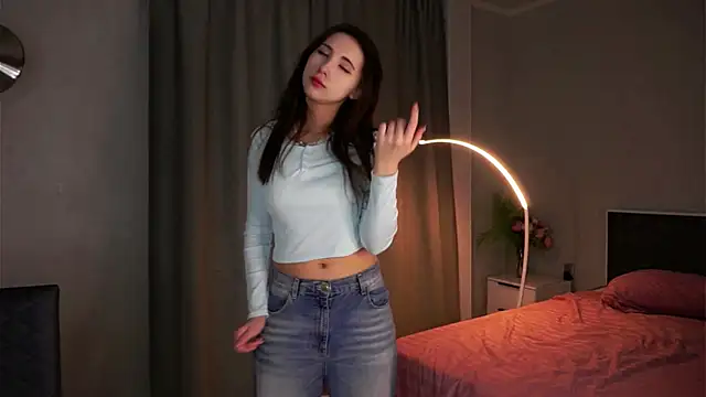 NanceeWestaway online show from November 27, 2025, 2:19 pm