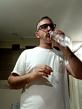 mipiacitanto93 online show from November 13, 2025, 4:00 am