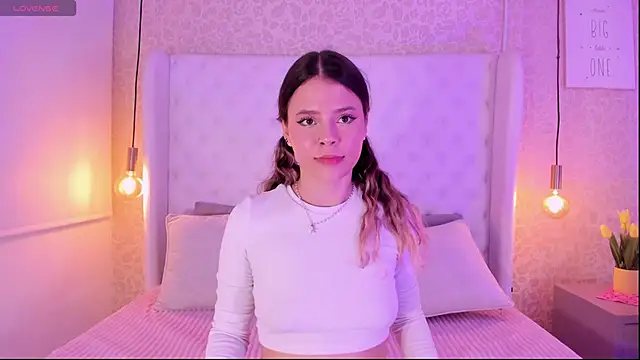 Snapshot of sienna_bloo chatting on November 30, 2025, 12:58 am sienna bloo online show from November 30, 2025, 12:58 am