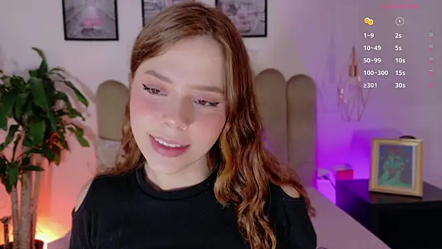 Snapshot of sienna_bloo chatting on December 16, 2025, 1:49 pm sienna bloo online show from December 16, 2025, 1:49 pm