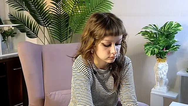 CarenChappan online show from November 13, 2025, 4:17 pm