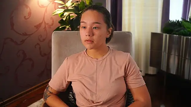 ArleenVizena online show from November 14, 2025, 4:44 am