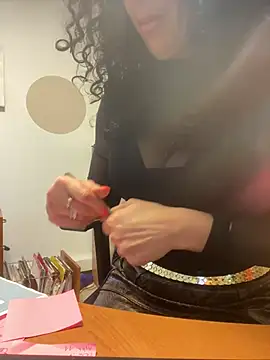 Snapshot of Deessenympho chatting on January 19, 2026, 8:40 am Deessenympho online show from January 19, 2026, 8:40 am