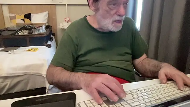 Snapshot of coach-karl chatting on January 18, 2026, 12:31 pm coach-karl online show from January 18, 2026, 12:31 pm