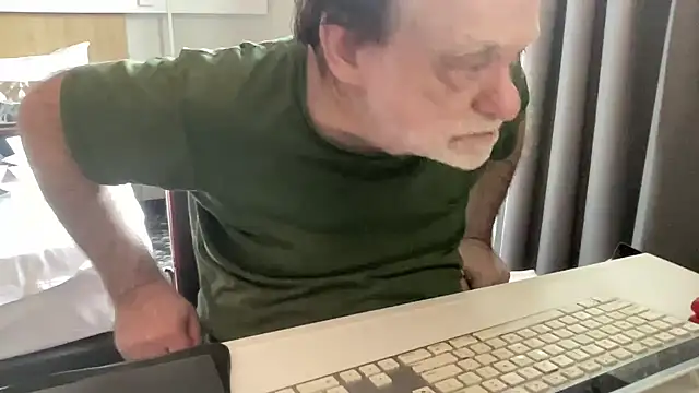 Snapshot of coach-karl chatting on March 17, 2026, 12:19 pm coach-karl online show from March 17, 2026, 12:19 pm