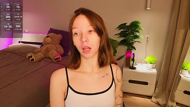 LilyPoetry  online show from December 5, 2025, 12:36 pm