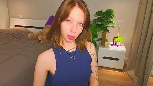 LilyPoetry  online show from December 14, 2025, 11:26 am