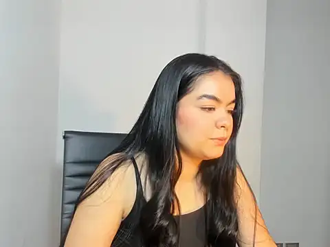 AmandaWood4 online show from November 14, 2025, 3:33 pm