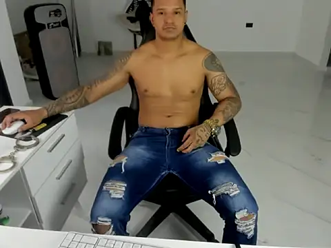 master leather online show from April 7, 2026, 3:23 pm