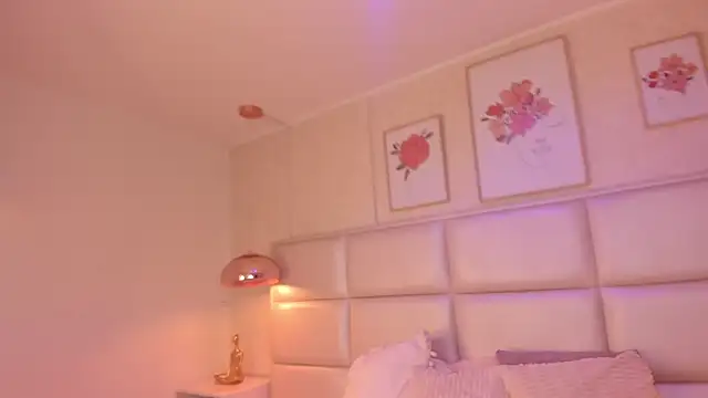 Snapshot of Kate_Winslet_ chatting on December 15, 2025, 2:32 pm Kate Winslet online show from December 15, 2025, 2:32 pm