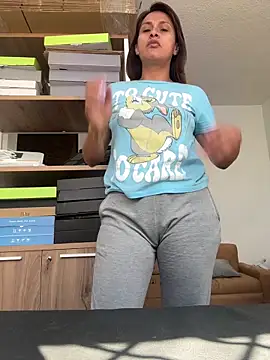 valeria absurdah online show from December 3, 2025, 6:17 pm