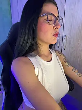 Cristal Cerati  online show from November 27, 2025, 4:20 pm