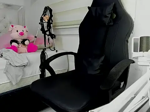 Snapshot of goddess_of_bitches chatting on February 3, 2026, 4:54 am goddess of bitches online show from February 3, 2026, 4:54 am