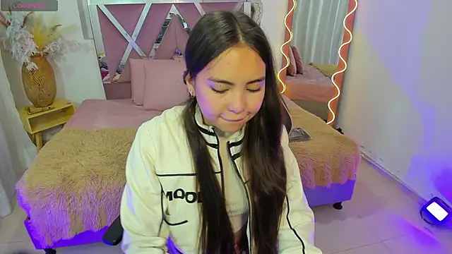 ISABELA TAY online show from November 26, 2025, 11:44 am