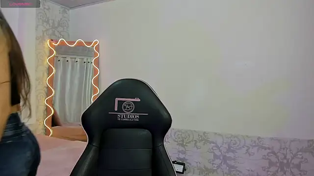 ISABELA TAY online show from December 22, 2025, 11:40 am