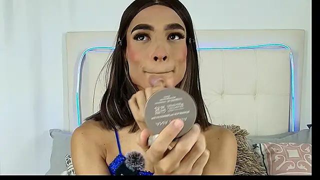 Snapshot of Daphne_Hills chatting on February 19, 2026, 5:53 pm Daphne Hills online show from February 19, 2026, 5:53 pm