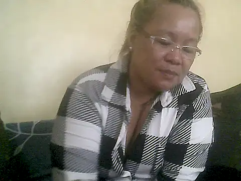 loriepinay46 online show from March 22, 2026, 4:49 am