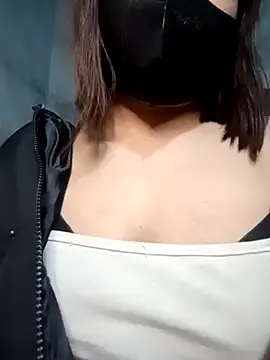 Snapshot of YuCii2k1 chatting on November 13, 2025, 4:11 am YuCii2k1 online show from November 13, 2025, 4:11 am