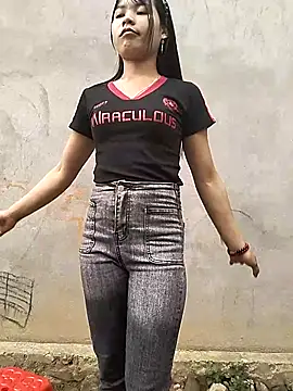 gugu0022 online show from March 26, 2026, 1:11 am