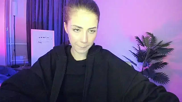 Aurora Glow21 online show from February 3, 2026, 4:32 am