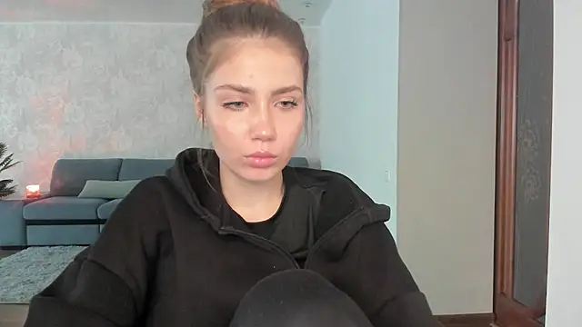 Aurora Glow21 online show from April 7, 2026, 12:27 pm