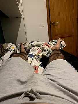 Snapshot of Yannick04 chatting on November 21, 2025, 10:08 pm Yannick04 online show from November 21, 2025, 10:08 pm