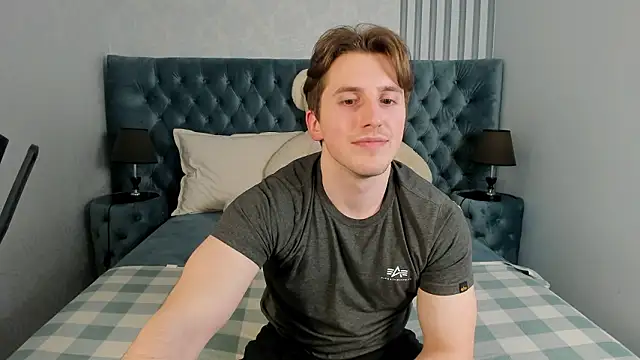 Snapshot of MarkYeti chatting on March 7, 2026, 7:44 pm MarkYeti online show from March 7, 2026, 7:44 pm